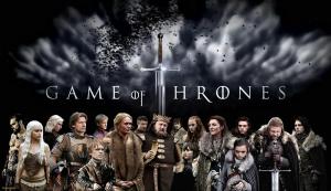 De izquierda a derecha: Khal Drogo, Daenerys Targaryen, Viserys Targaryen, Jaime Lannister, Tyrion Lannister, Joffrey Baratheon, Cersei Lannister, Lord Baelish, Robert Baratheon, Theon Greyjoy, Bran, Sansa Stark, Catelyn Stark, Arya Stark, Robb Stark, Ned Stark y Jon Nieve